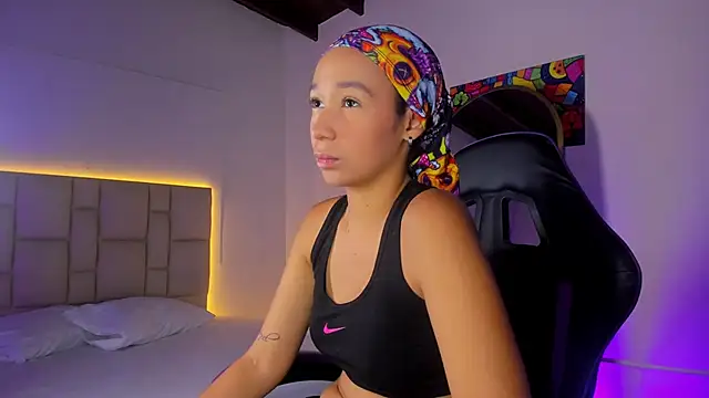 JennyLawrence online show from November 9, 2025, 7:40 pm