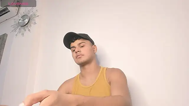 Snapshot of Tthiago_cruz chatting on October 13, 2025, 8:32 pm Tthiago cruz online show from October 13, 2025, 8:32 pm