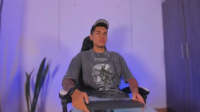 Nickyblazze  online show from November 22, 2025, 12:04 pm