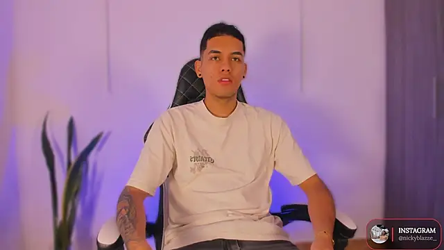 Nickyblazze  online show from October 28, 2025, 12:48 pm