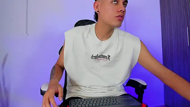 Nickyblazze  online show from September 16, 2025, 2:07 pm