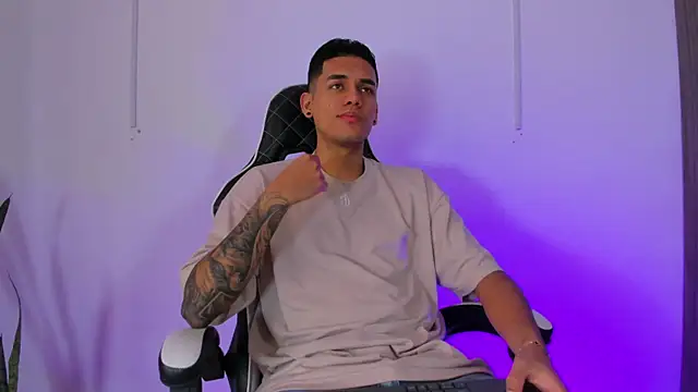 Nickyblazze  online show from September 19, 2025, 2:10 pm