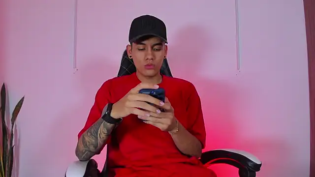 Nickyblazze  online show from September 28, 2025, 11:23 pm