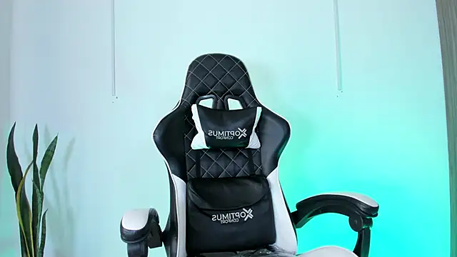 Nickyblazze  online show from September 14, 2025, 5:02 pm