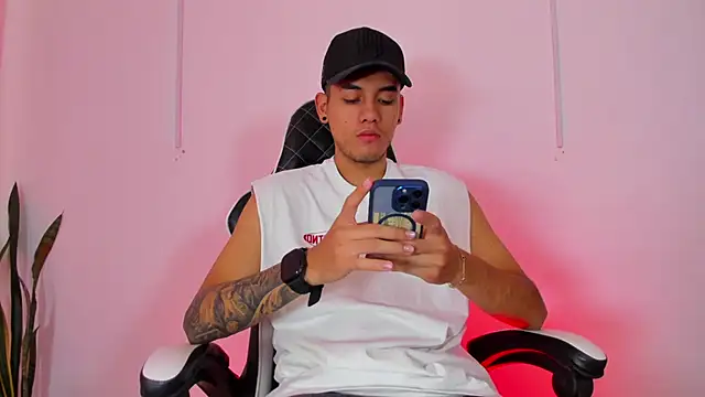 Nickyblazze  online show from September 26, 2025, 3:52 pm