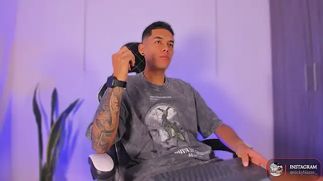 Nickyblazze  online show from October 24, 2025, 12:26 pm