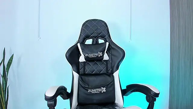 Nickyblazze  online show from September 10, 2025, 1:21 pm