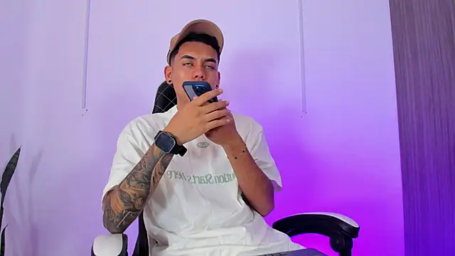 Nickyblazze  online show from September 11, 2025, 1:33 pm