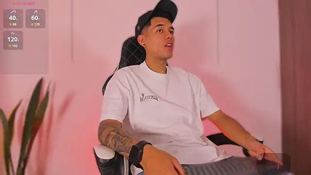 Nickyblazze  online show from November 19, 2025, 12:38 pm