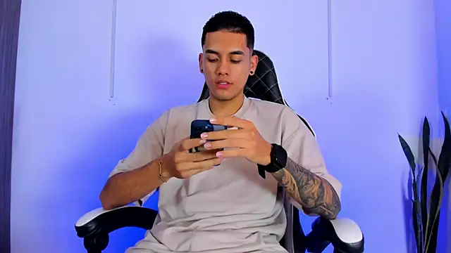 Nickyblazze  online show from October 2, 2025, 12:08 pm