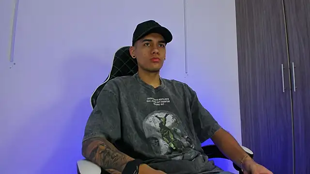 Nickyblazze  online show from September 20, 2025, 1:27 pm