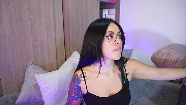 SophiieCumsx online show from December 17, 2025, 11:43 pm