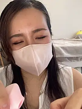 NATSUMI00 online show from September 28, 2025, 5:14 am