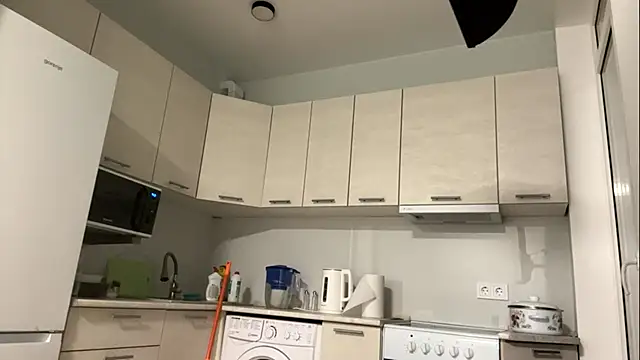 Snapshot of Denni_Spilber chatting on October 5, 2025, 5:58 pm Denni Spilber online show from October 5, 2025, 5:58 pm