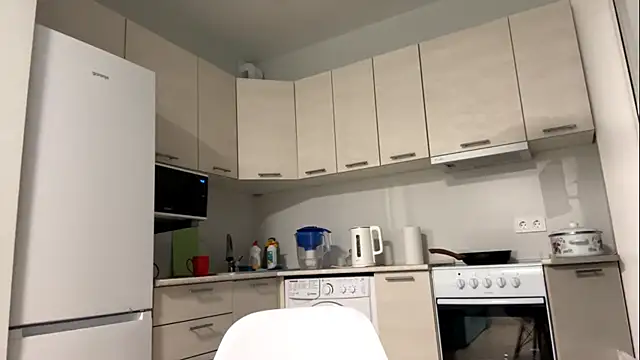 Snapshot of Denni_Spilber chatting on October 17, 2025, 3:36 pm Denni Spilber online show from October 17, 2025, 3:36 pm