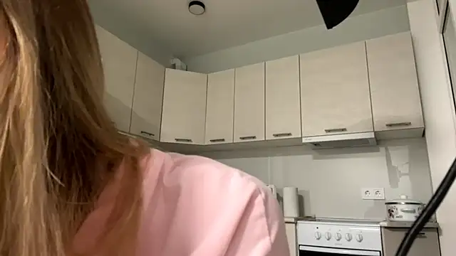 Snapshot of Denni_Spilber chatting on October 7, 2025, 5:14 pm Denni Spilber online show from October 7, 2025, 5:14 pm