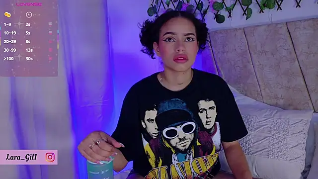 LaraGiil online show from September 15, 2025, 1:22 pm