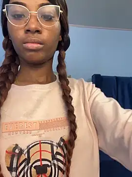 MarianRosse online show from December 17, 2025, 8:14 pm