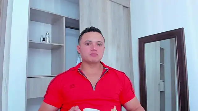 Snapshot of KingLevi01 chatting on February 4, 2026, 9:32 pm KingLevi01 online show from February 4, 2026, 9:32 pm