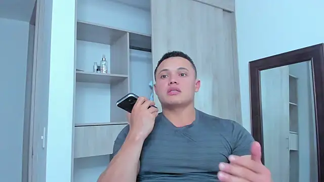 Snapshot of KingLevi01 chatting on February 6, 2026, 10:28 pm KingLevi01 online show from February 6, 2026, 10:28 pm