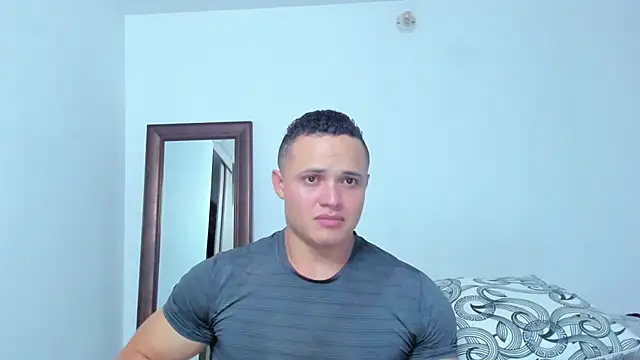 Snapshot of KingLevi01 chatting on February 21, 2026, 11:29 pm KingLevi01 online show from February 21, 2026, 11:29 pm