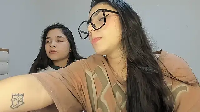 Snapshot of Sweet_and_Rous0 chatting on February 6, 2026, 3:24 am Sweet and Rous0 online show from February 6, 2026, 3:24 am