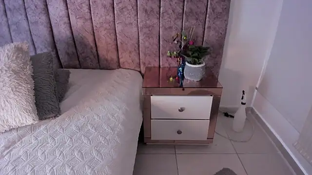 Ambeer fox  online show from April 18, 2026, 1:13 pm