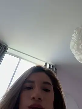 NicoleArmani online show from September 26, 2025, 4:14 pm