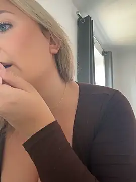 Elliemaee online show from September 11, 2025, 9:31 am