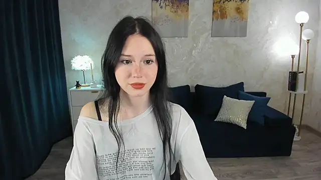 VioletHarme online show from April 16, 2026, 11:44 am