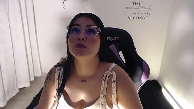 Snapshot of amberbakee chatting on June 1, 2026, 3:44 pm amberbakee online show from June 1, 2026, 3:44 pm