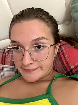 Snapshot of Bellatrisssaa chatting on September 18, 2025, 8:45 pm Bellatrisssaa online show from September 18, 2025, 8:45 pm