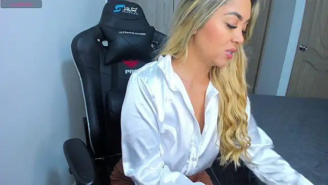 NicolPorto online show from October 7, 2025, 12:06 pm