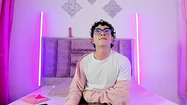 0anonimo bottom1 online show from September 11, 2025, 1:33 pm