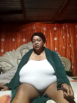 BUSTY QUEEEN online show from October 16, 2025, 7:55 pm