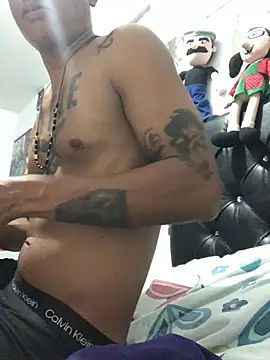 elpeluchenegroxxx3 online show from February 27, 2026, 4:01 am