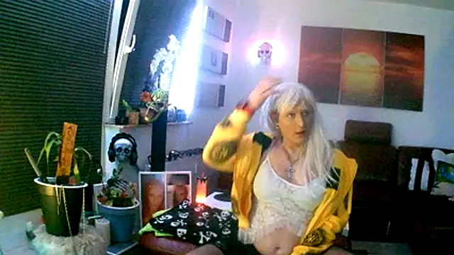 hellgirl1980 online show from November 28, 2025, 9:48 pm