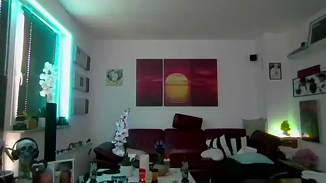 hellgirl1980 online show from November 20, 2025, 11:11 am