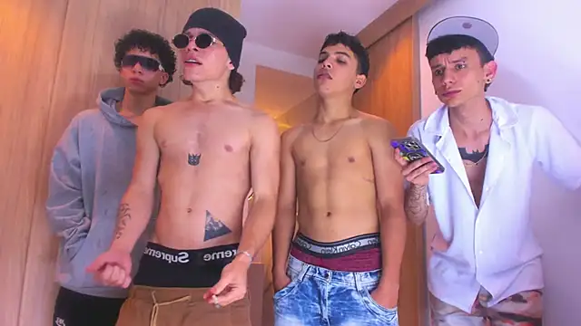 Latin White Boys online show from September 18, 2025, 4:37 am