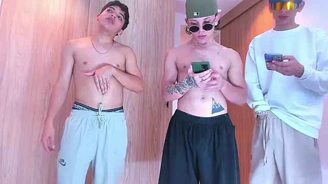 Latin White Boys online show from September 28, 2025, 4:08 am