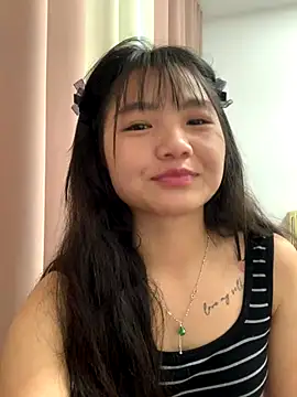 Emlyly-18 online show from September 20, 2025, 2:49 am