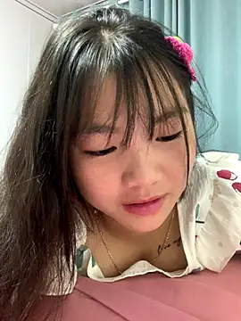 Emlyly-18 online show from October 4, 2025, 2:46 am