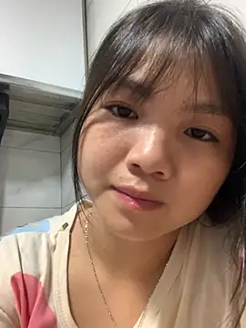 Emlyly-18 online show from September 24, 2025, 11:17 am