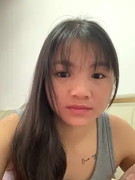 Emlyly-18 online show from November 22, 2025, 1:48 am