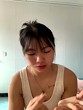 Emlyly-18 online show from November 16, 2025, 2:16 am