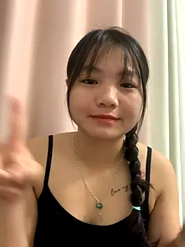 Emlyly-18 online show from September 9, 2025, 2:10 am