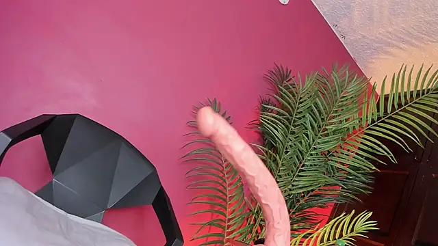 francesca suzett  online show from July 31, 2026, 11:09 am