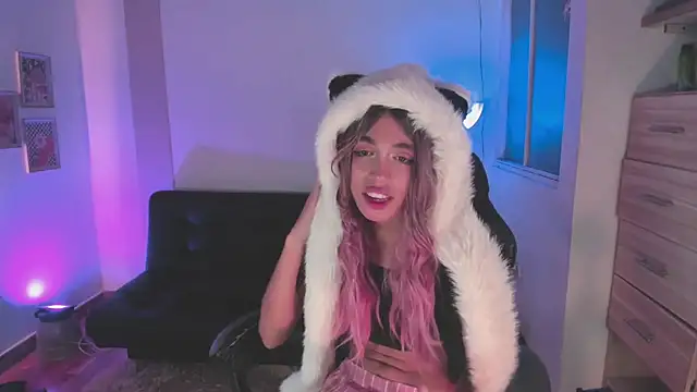 Snapshot of Nikkita_Dragon chatting on November 28, 2025, 2:23 am Nikkita Dragon online show from November 28, 2025, 2:23 am