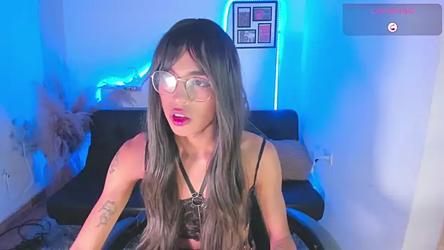 Snapshot of Nikkita_Dragon chatting on September 23, 2025, 11:34 pm Nikkita Dragon online show from September 23, 2025, 11:34 pm