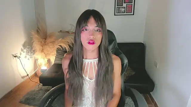 Snapshot of Nikkita_Dragon chatting on October 20, 2025, 3:30 am Nikkita Dragon online show from October 20, 2025, 3:30 am